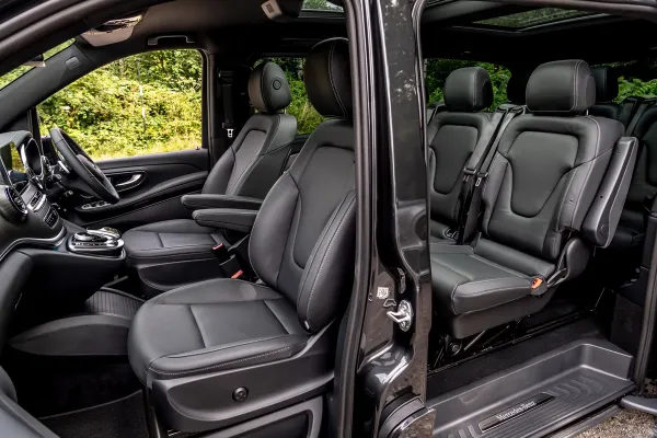 083-mercedes-v-class-seats-front-rear6CCE6739-014E-3AF9-7160-2EF485A7AF66.webp